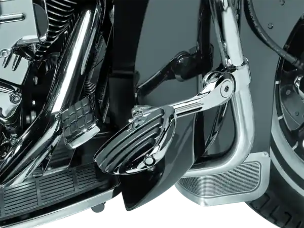 Kuryakyn Tour-Tech Cruise 6in Mount Arm With ISO Wing Pegs 1-1/4in Clamp Chrome